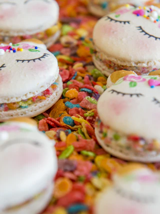 unicorn macarons and fruity pebbles